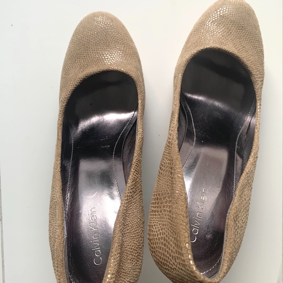 Calvin Klein Carly Platform Pump - Picture 2 of 6